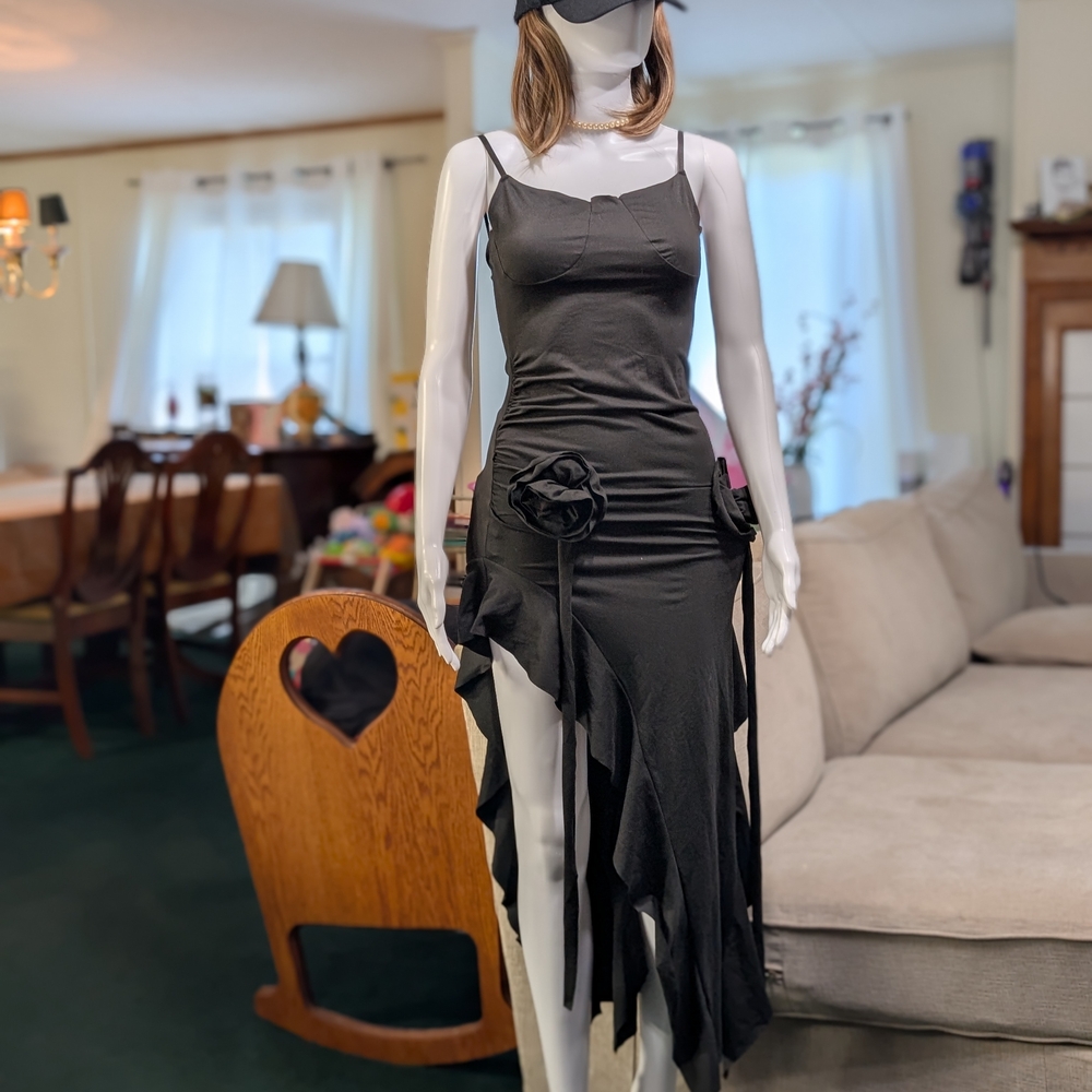 Gothic Halloween Elegant Black Sleeveless Dress with Floral Detail